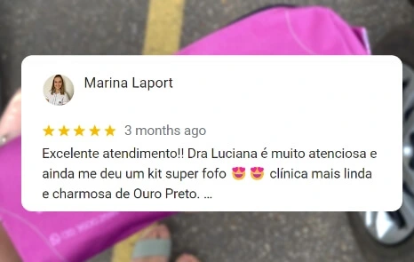 Montagem com a captura de um comentário de avaliação positiva da Dra. Luciana, dentista em Ouro Preto, que diz: Excelente atendimento. Dra Luciana é muito atenciosa e ainda me deu um kit super fofo. Clínica linda e charmosa de Ouro Preto